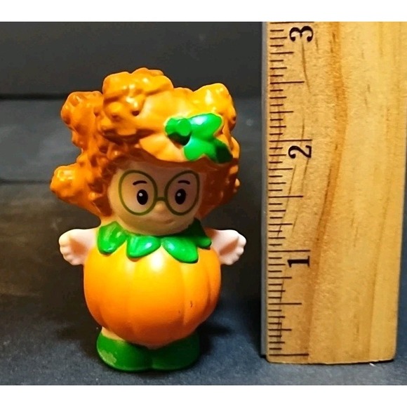Fisher Price Little People Halloween Figure Sofie In Pumpkin Costume Girl - Picture 3 of 4